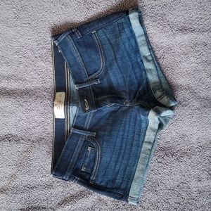 Hollister short-shorts